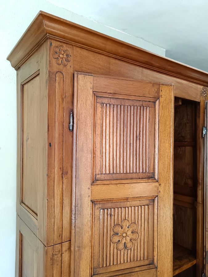 Italian late 18th early 19th C Walnut Wardrobe (10).jpg